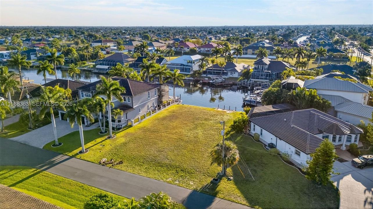 На продажу: $495,000 (0.24 acres)