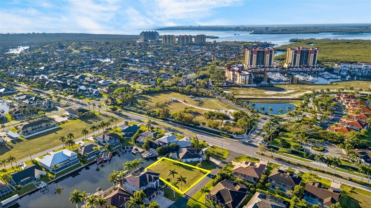 На продажу: $495,000 (0.24 acres)