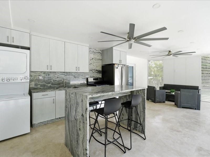 Active With Contract: $1,377,000 (5 beds, 5 baths, 2592 Square Feet)