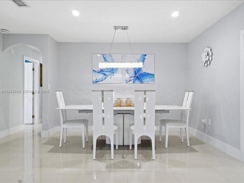 Active With Contract: $1,377,000 (5 beds, 5 baths, 2592 Square Feet)