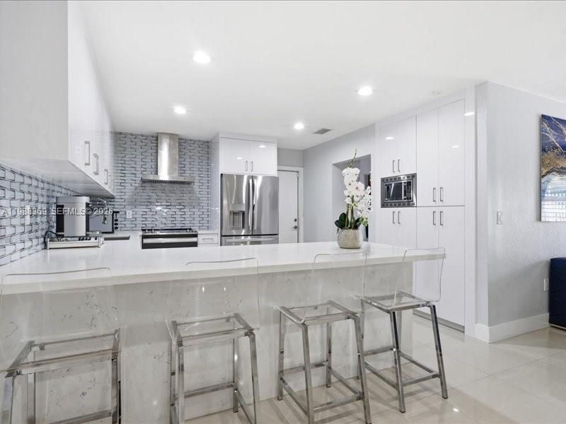 Active With Contract: $1,377,000 (5 beds, 5 baths, 2592 Square Feet)
