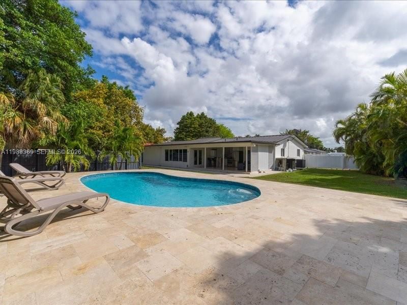 Active With Contract: $1,377,000 (5 beds, 5 baths, 2592 Square Feet)