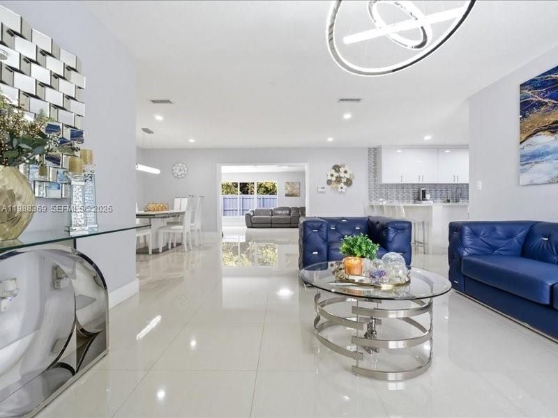 Active With Contract: $1,377,000 (5 beds, 5 baths, 2592 Square Feet)