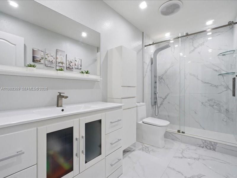 Active With Contract: $1,377,000 (5 beds, 5 baths, 2592 Square Feet)
