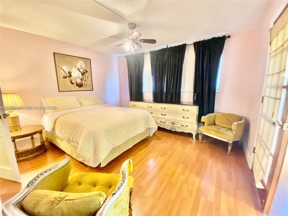 На продажу: $125,000 (2 спален, 2 ванн, 1170 Квадратных фут)