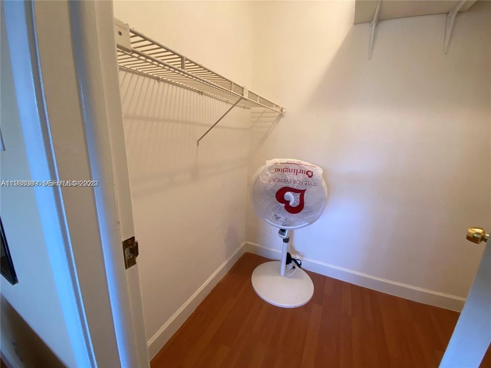 На продажу: $125,000 (2 спален, 2 ванн, 1170 Квадратных фут)