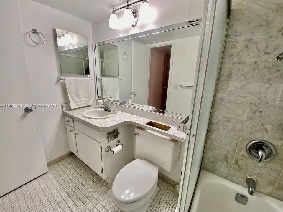 На продажу: $125,000 (2 спален, 2 ванн, 1170 Квадратных фут)