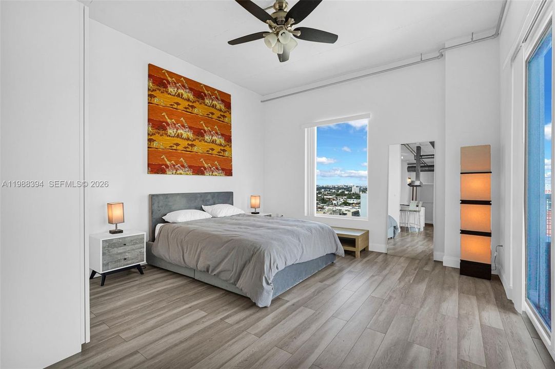 For Sale: $369,000 (2 beds, 1 baths, 925 Square Feet)