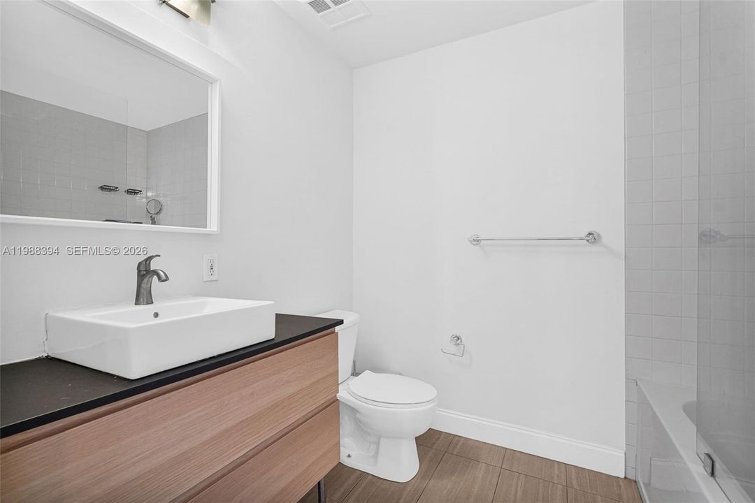 For Sale: $369,000 (2 beds, 1 baths, 925 Square Feet)