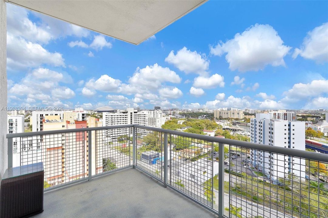 For Sale: $369,000 (2 beds, 1 baths, 925 Square Feet)