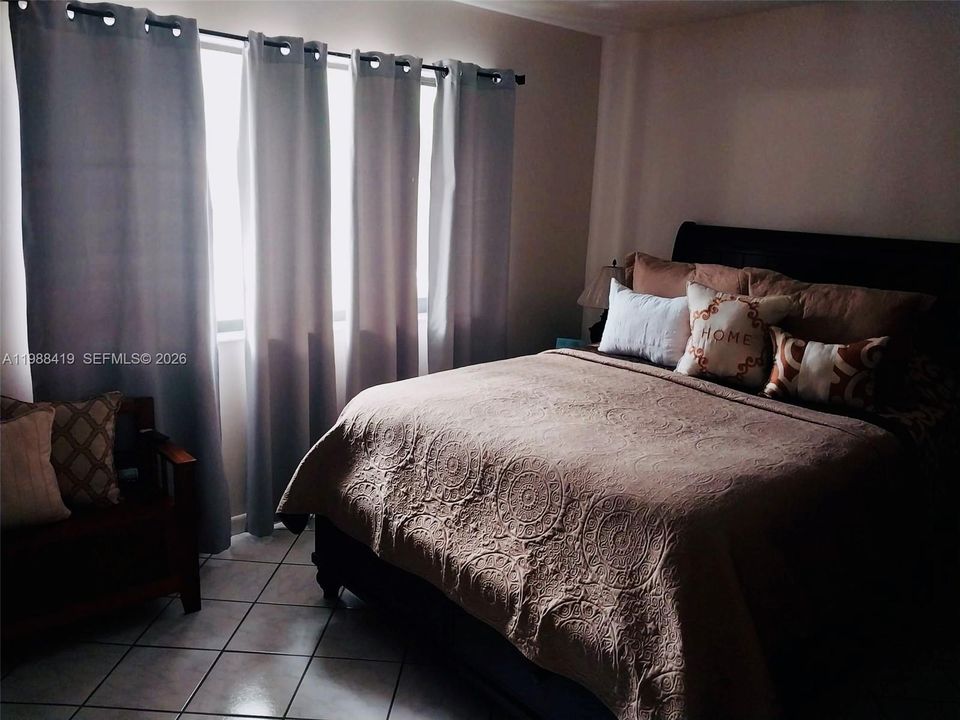 For Sale: $249,000 (1 beds, 1 baths, 640 Square Feet)