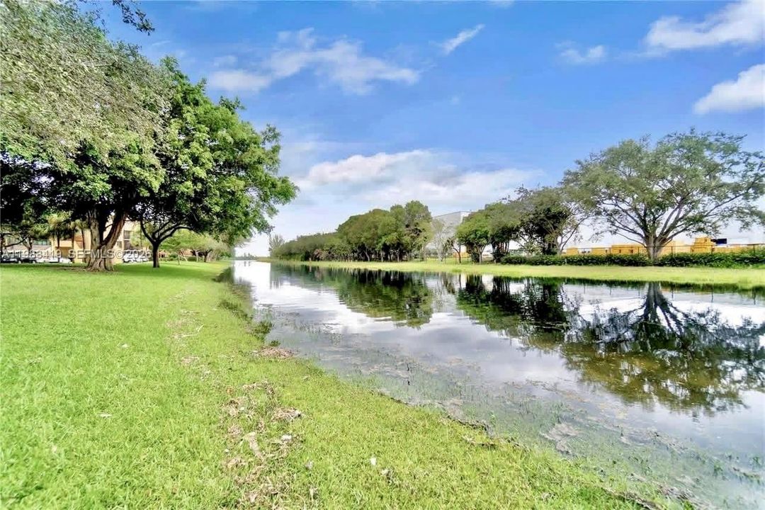 For Sale: $249,000 (1 beds, 1 baths, 640 Square Feet)