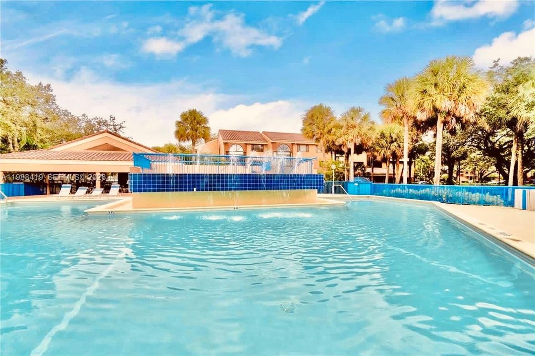 For Sale: $249,000 (1 beds, 1 baths, 640 Square Feet)
