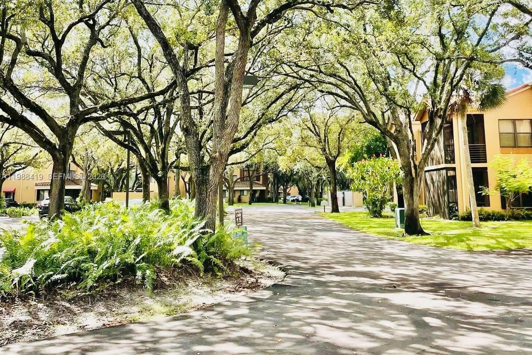 For Sale: $249,000 (1 beds, 1 baths, 640 Square Feet)