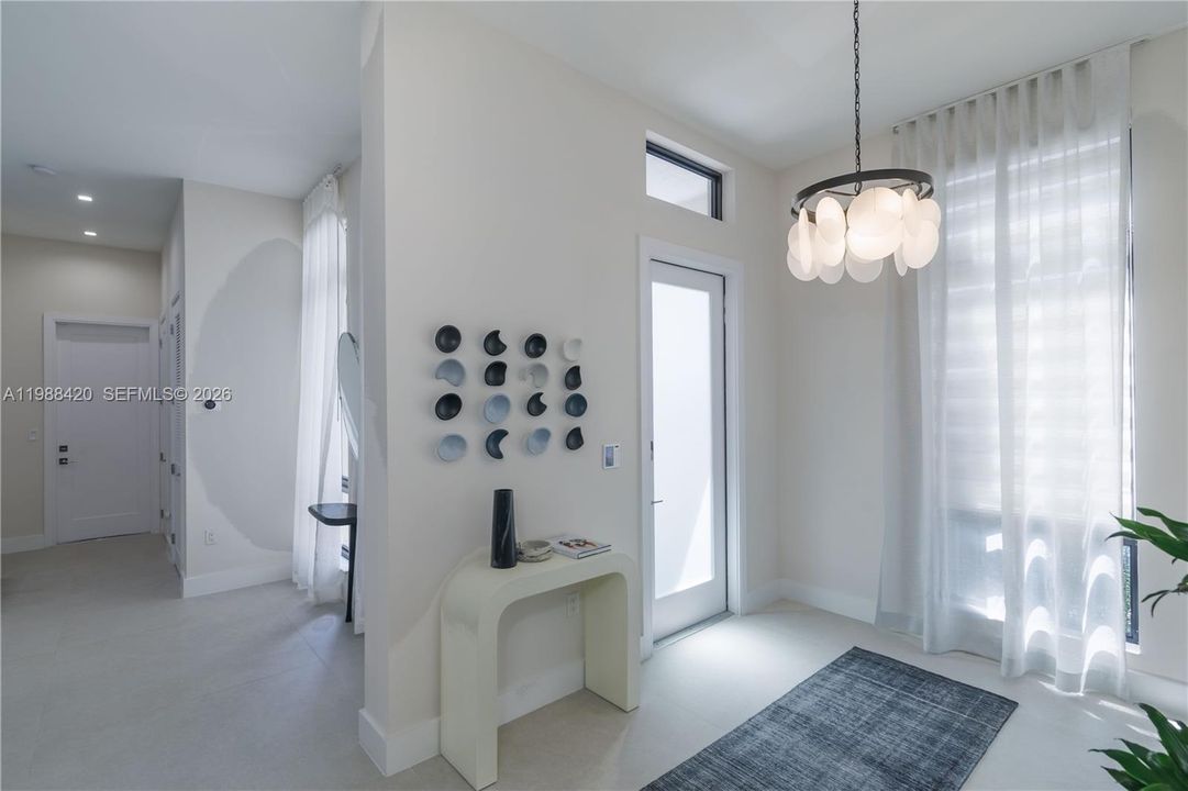Vendido Recientemente: $1,850,000 (4 camas, 4 baños, 3714 Pies cuadrados)