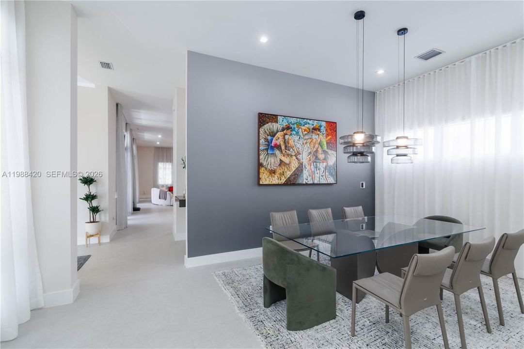 Vendido Recientemente: $1,850,000 (4 camas, 4 baños, 3714 Pies cuadrados)