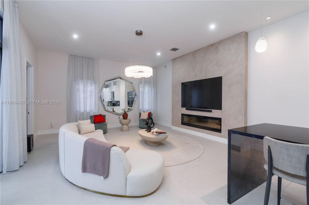 Vendido Recientemente: $1,850,000 (4 camas, 4 baños, 3714 Pies cuadrados)