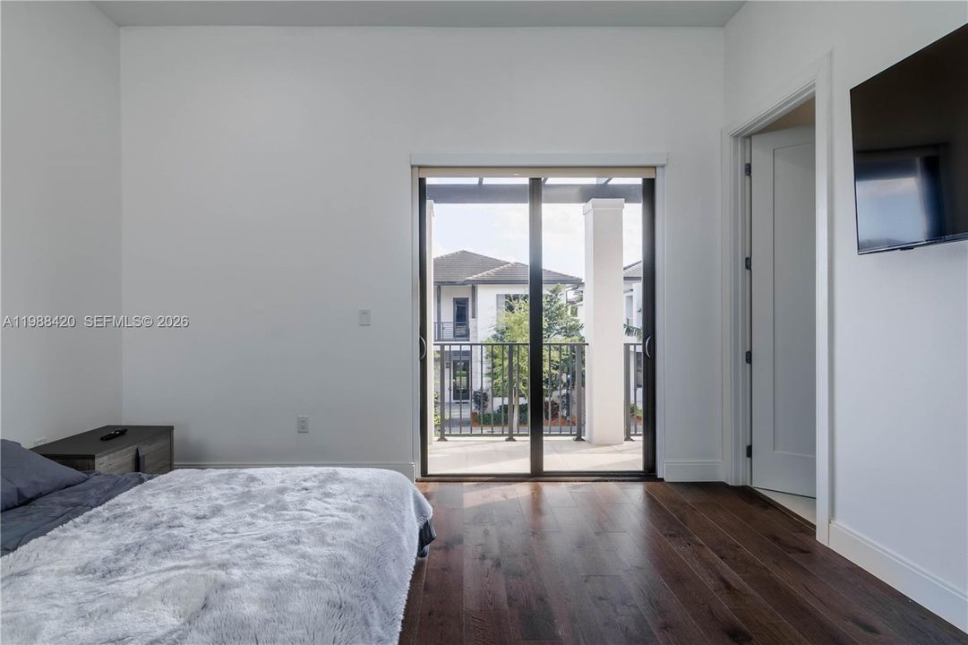 Vendido Recientemente: $1,850,000 (4 camas, 4 baños, 3714 Pies cuadrados)