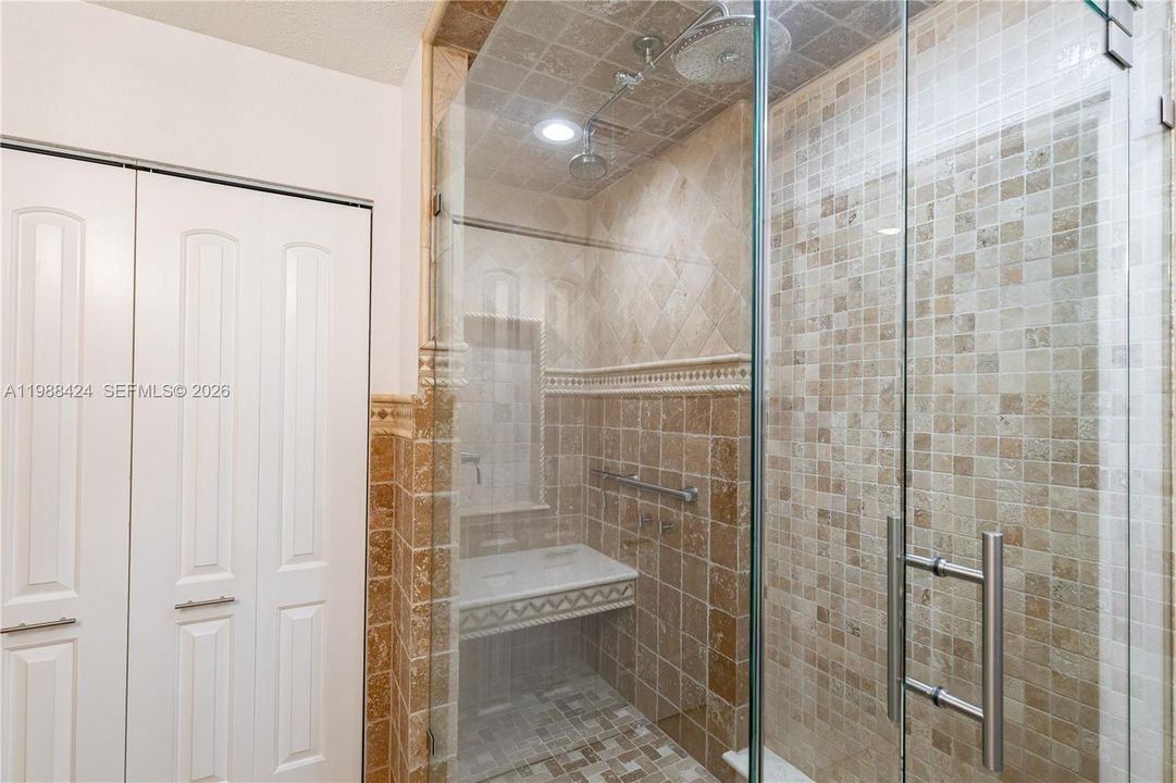 В аренду: $1,750 (2 спален, 2 ванн, 907 Квадратных фут)
