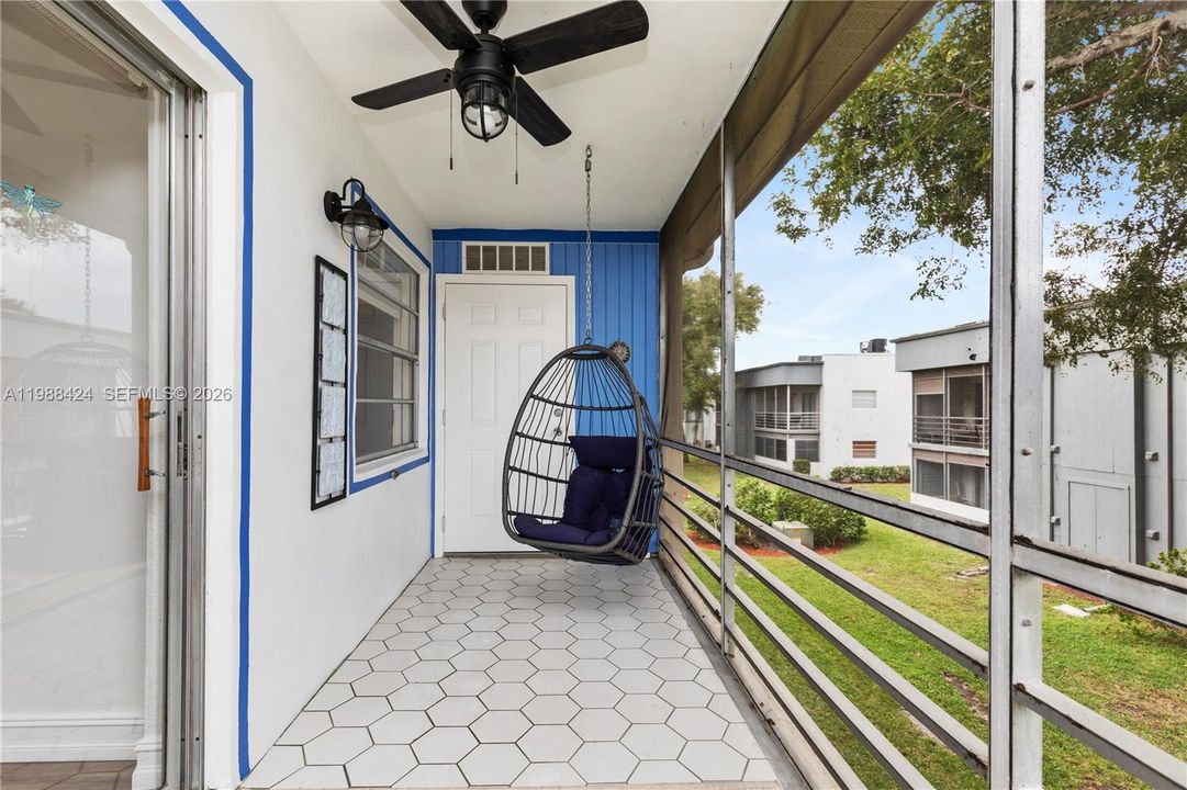 В аренду: $1,750 (2 спален, 2 ванн, 907 Квадратных фут)