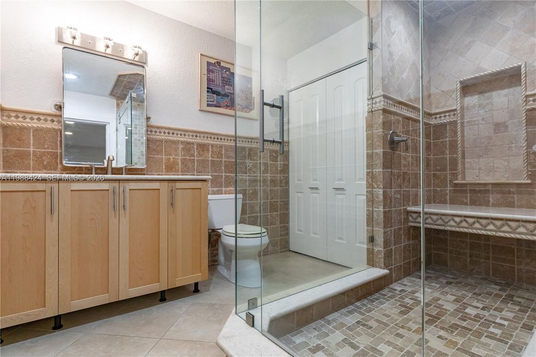В аренду: $1,750 (2 спален, 2 ванн, 907 Квадратных фут)