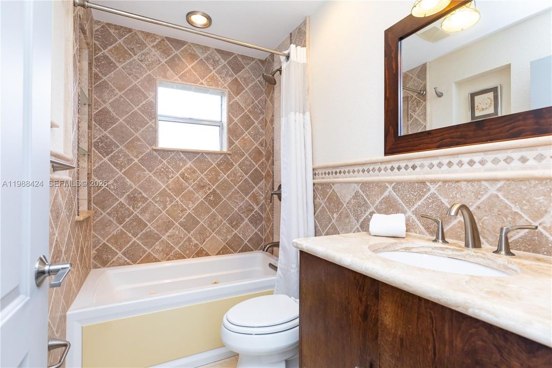 В аренду: $1,750 (2 спален, 2 ванн, 907 Квадратных фут)