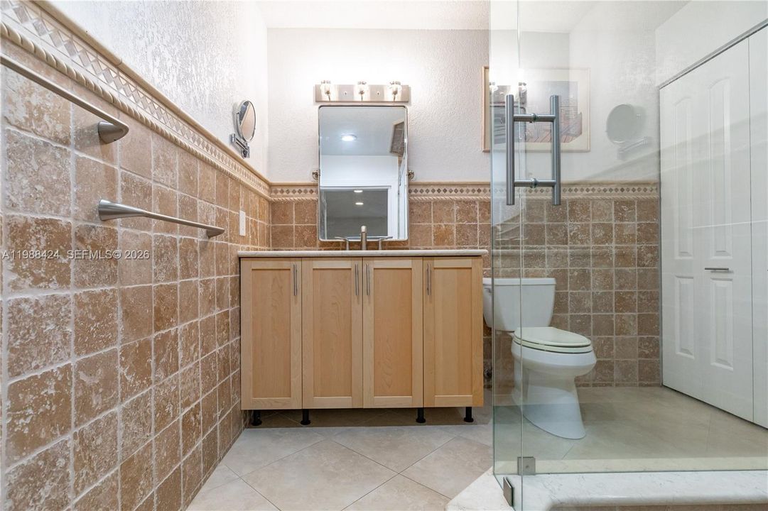 В аренду: $1,750 (2 спален, 2 ванн, 907 Квадратных фут)
