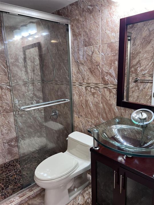 待售: $260,000 (2 贝兹, 2 浴室, 812 平方英尺)