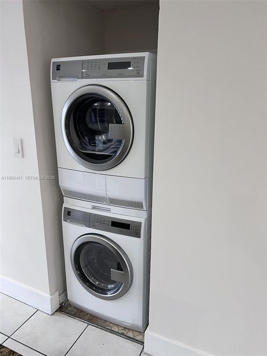 待售: $260,000 (2 贝兹, 2 浴室, 812 平方英尺)