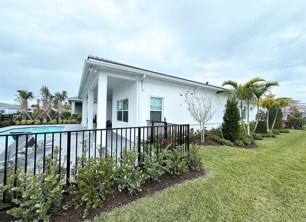 Corner Lot - side yard