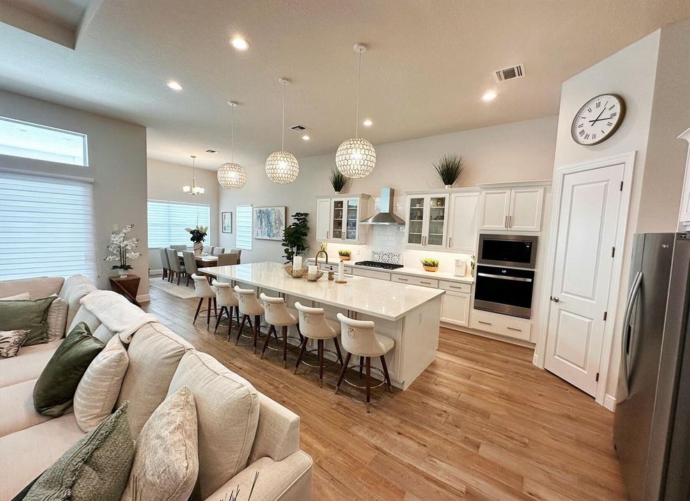 Large Gourmet Kitchen