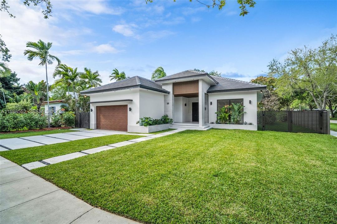 Vendido Recientemente: $2,700,000 (4 camas, 4 baños, 2546 Pies cuadrados)