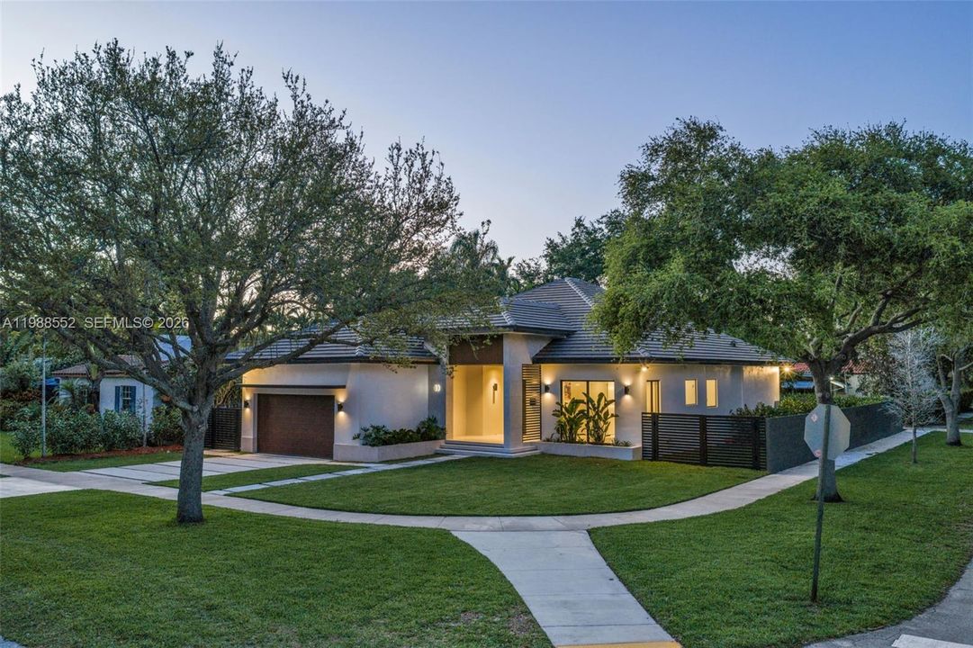 Vendido Recientemente: $2,700,000 (4 camas, 4 baños, 2546 Pies cuadrados)