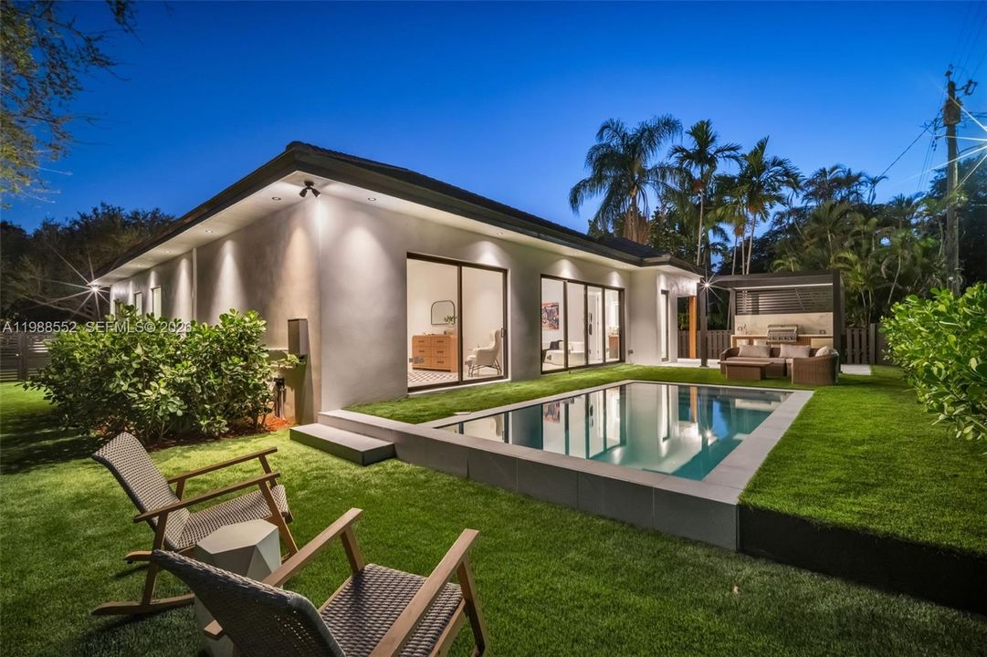 Vendido Recientemente: $2,700,000 (4 camas, 4 baños, 2546 Pies cuadrados)