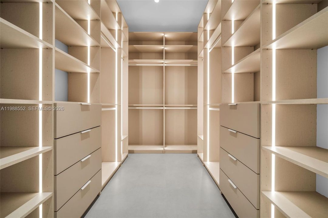 Vendido Recientemente: $2,700,000 (4 camas, 4 baños, 2546 Pies cuadrados)