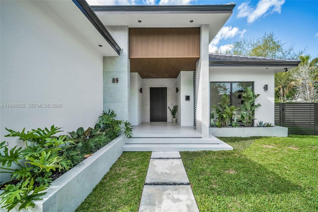 Vendido Recientemente: $2,700,000 (4 camas, 4 baños, 2546 Pies cuadrados)