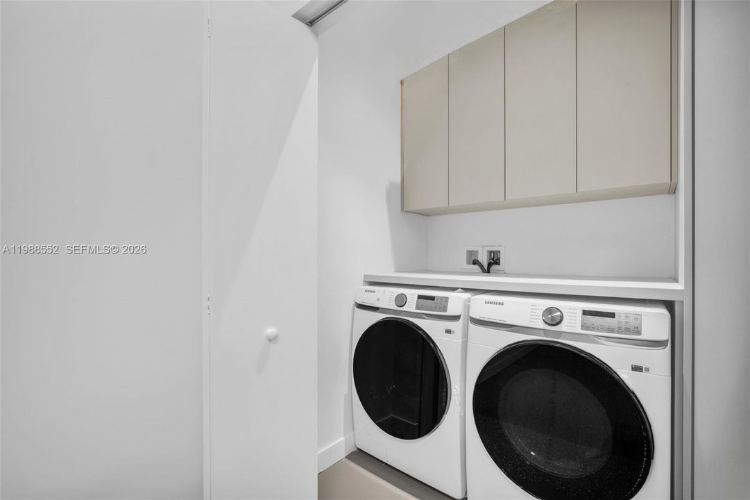 Vendido Recientemente: $2,700,000 (4 camas, 4 baños, 2546 Pies cuadrados)
