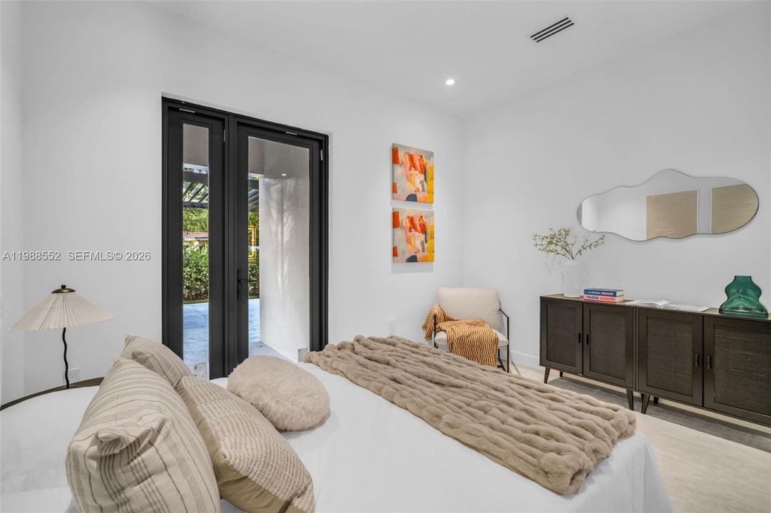 Vendido Recientemente: $2,700,000 (4 camas, 4 baños, 2546 Pies cuadrados)