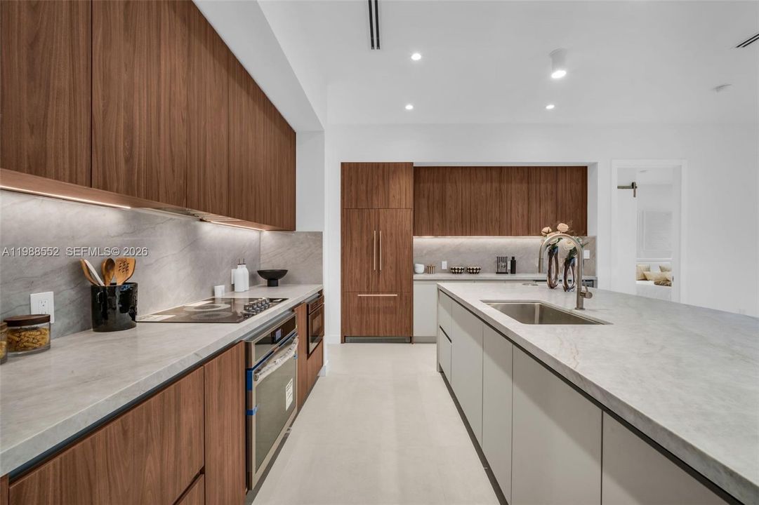 Vendido Recientemente: $2,700,000 (4 camas, 4 baños, 2546 Pies cuadrados)