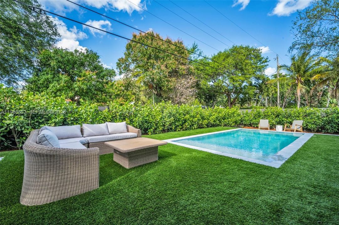 Vendido Recientemente: $2,700,000 (4 camas, 4 baños, 2546 Pies cuadrados)