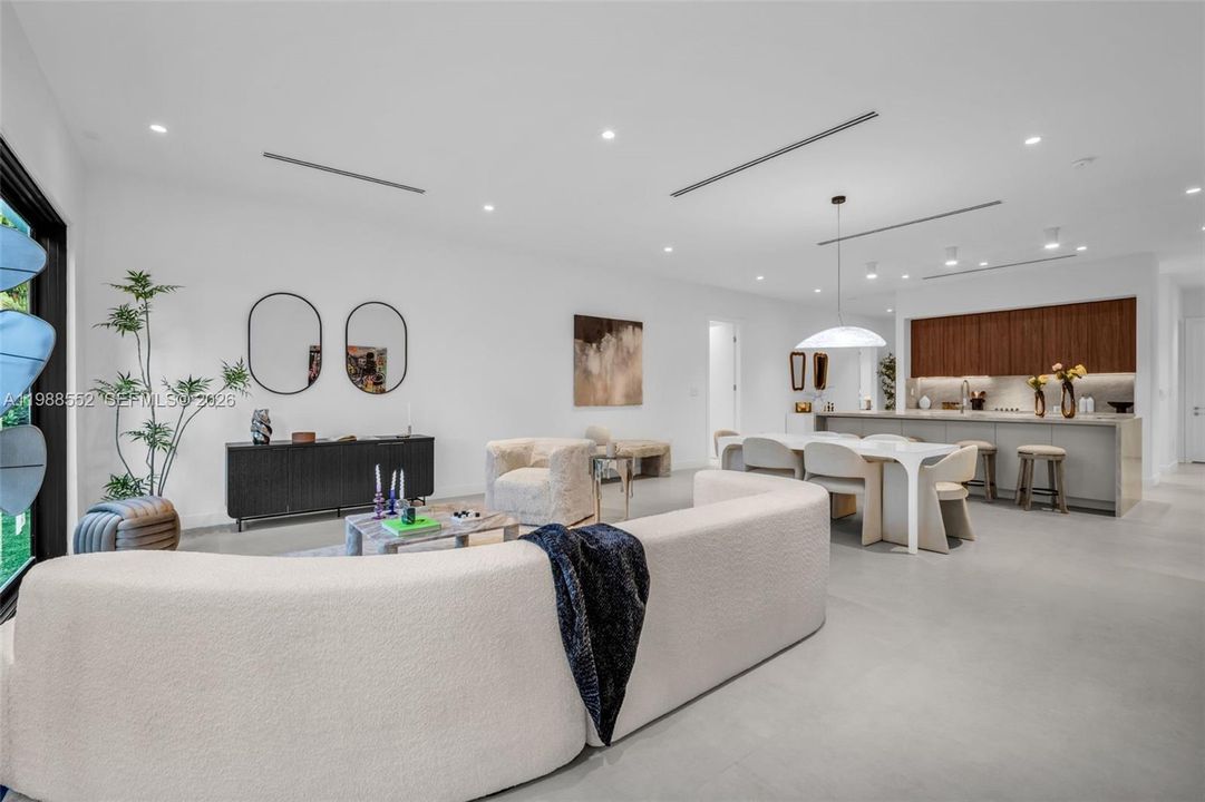 Vendido Recientemente: $2,700,000 (4 camas, 4 baños, 2546 Pies cuadrados)