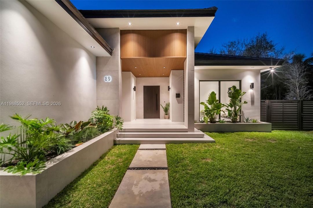 Vendido Recientemente: $2,700,000 (4 camas, 4 baños, 2546 Pies cuadrados)