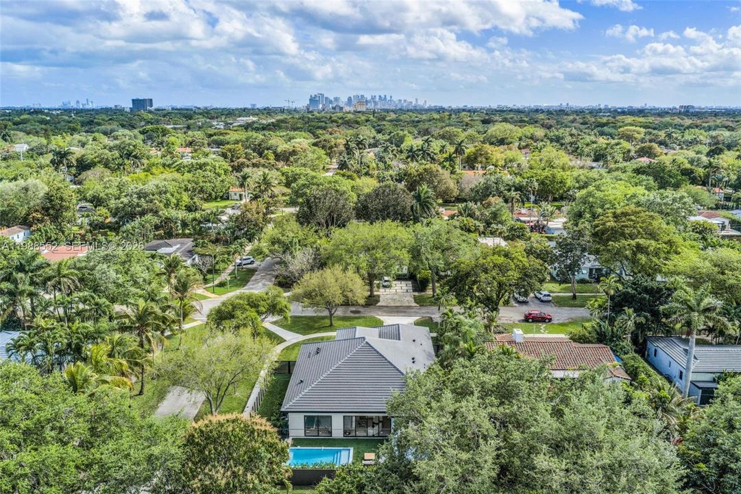 Vendido Recientemente: $2,700,000 (4 camas, 4 baños, 2546 Pies cuadrados)