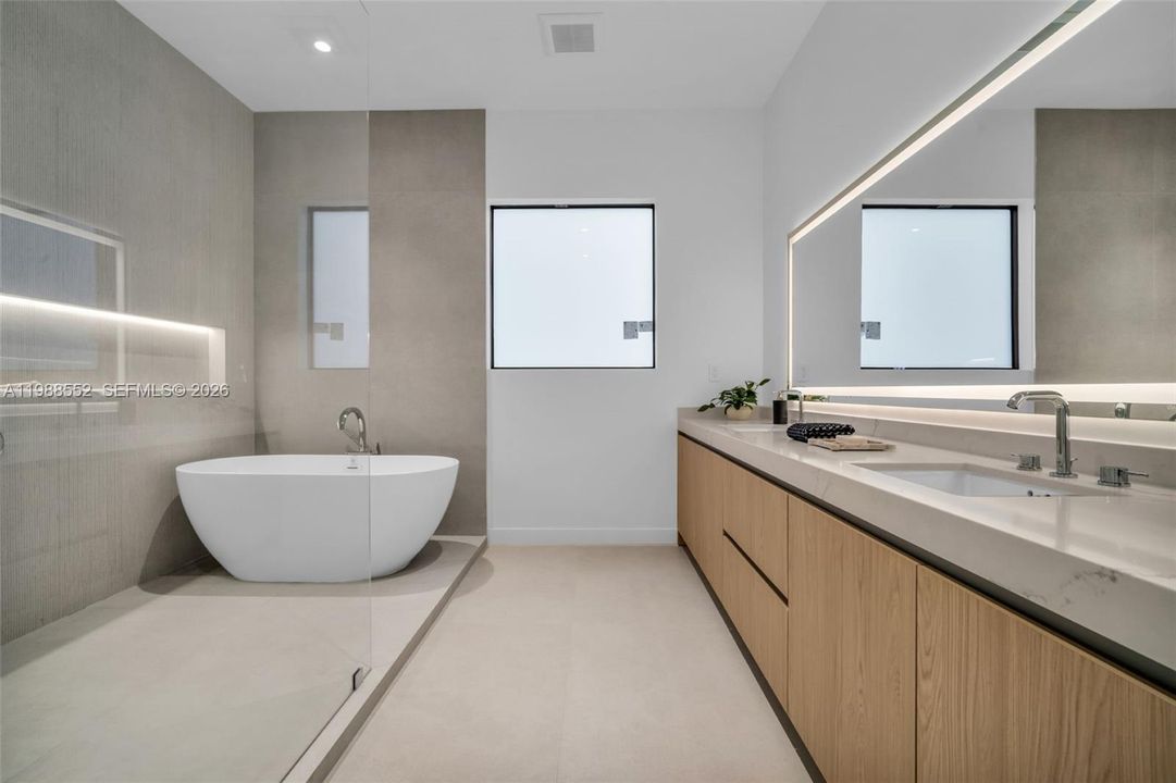 Vendido Recientemente: $2,700,000 (4 camas, 4 baños, 2546 Pies cuadrados)