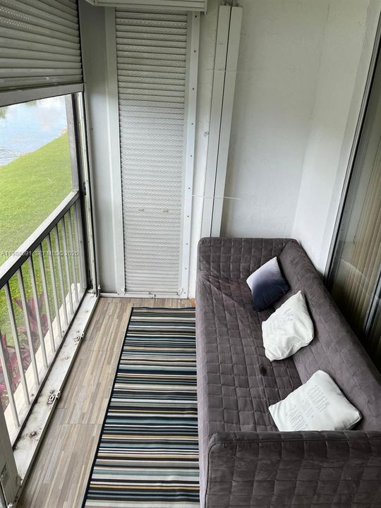 Active With Contract: $1,499 (1 beds, 1 baths, 900 Square Feet)