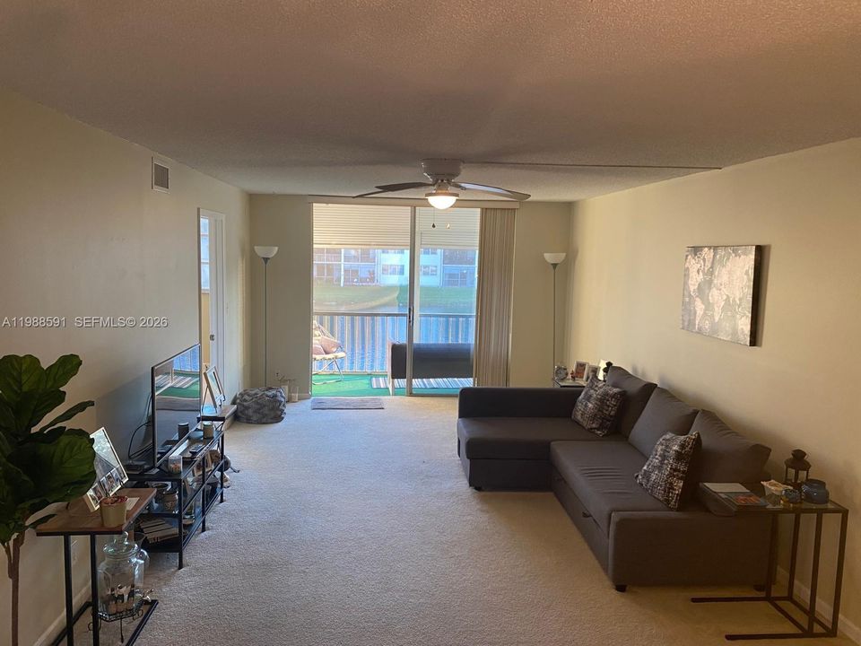 Active With Contract: $1,499 (1 beds, 1 baths, 900 Square Feet)