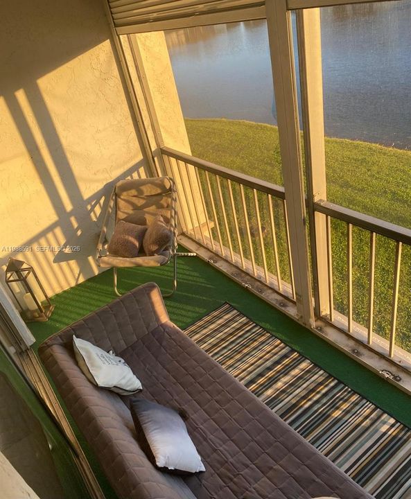 Active With Contract: $1,499 (1 beds, 1 baths, 900 Square Feet)
