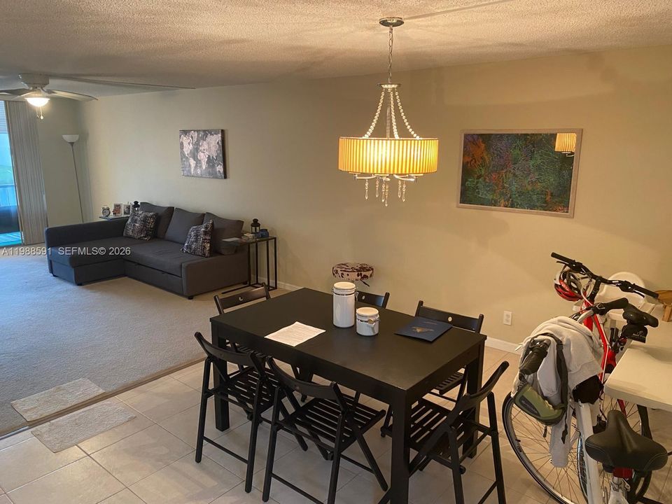 Active With Contract: $1,499 (1 beds, 1 baths, 900 Square Feet)