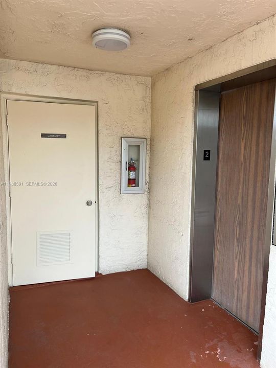 Active With Contract: $1,499 (1 beds, 1 baths, 900 Square Feet)