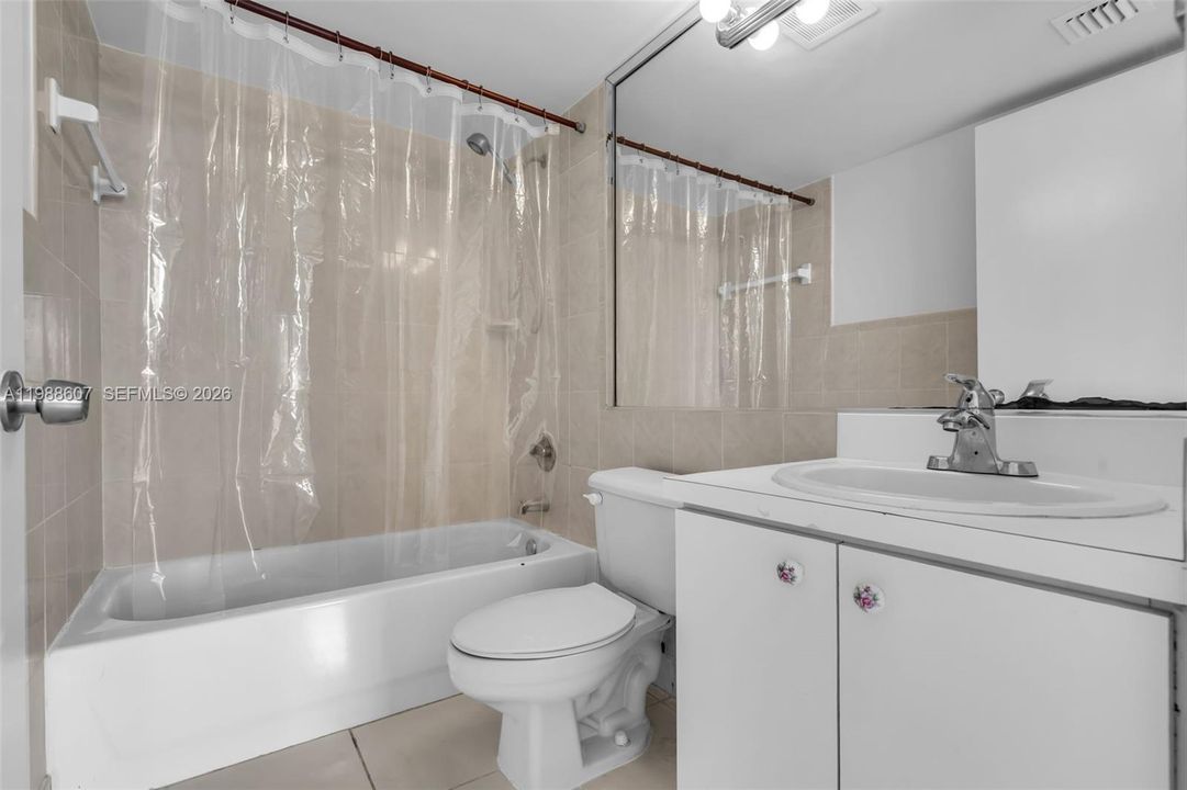 На продажу: $299,000 (2 спален, 2 ванн, 840 Квадратных фут)